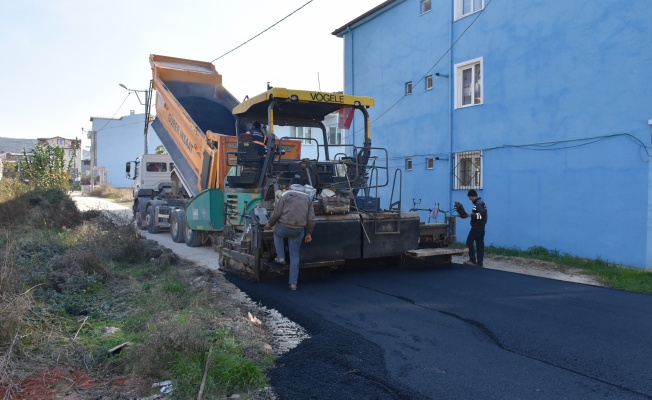 Bir günde dört sokağa 750 ton asfalt