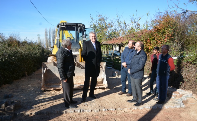 KARACABEY'DE PARKE TAŞI ÇALIŞMALARI SÜRÜYOR