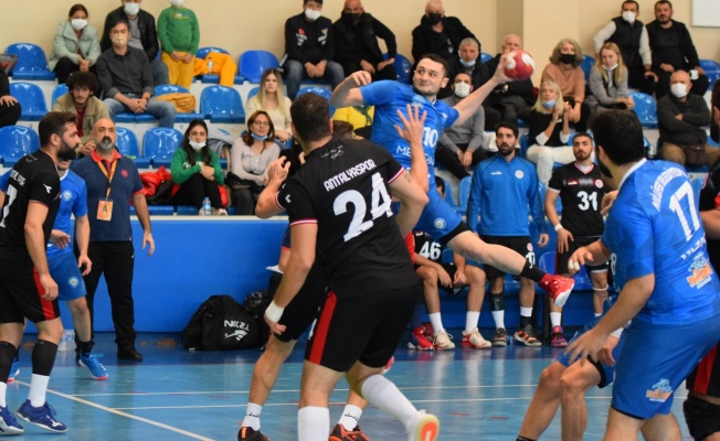 NİLÜFER BELEDİYESPOR'DA GALİBİYET SEVİNCİ