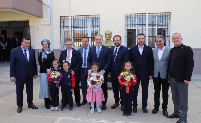 BURSA’DA ÖĞRENCİLERİN KARNE HEYECANI