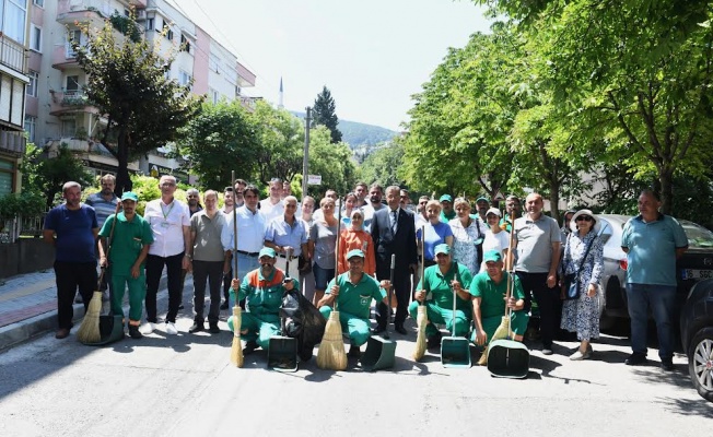 Vatandaşlar ve belediye ekipleri Osmangazi’yi birlikte temizliyor