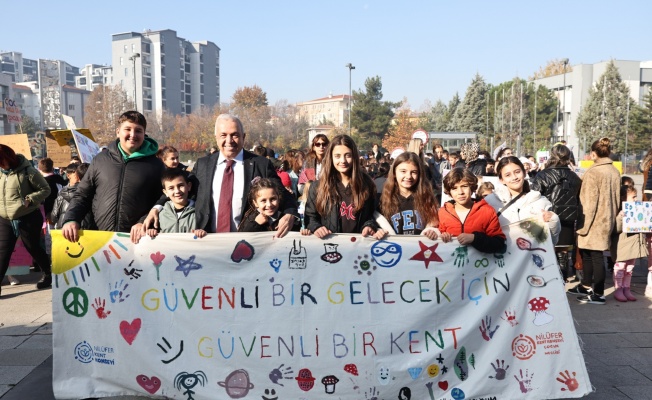 NİLÜFERLİ ÇOCUKLAR "GÜVENLİ KENT" İÇİN YÜRÜDÜ