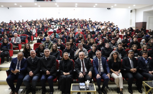 PROF. DR. BURCU ÖZSOY, BURSA’DA GENÇLERLE BULUŞTU