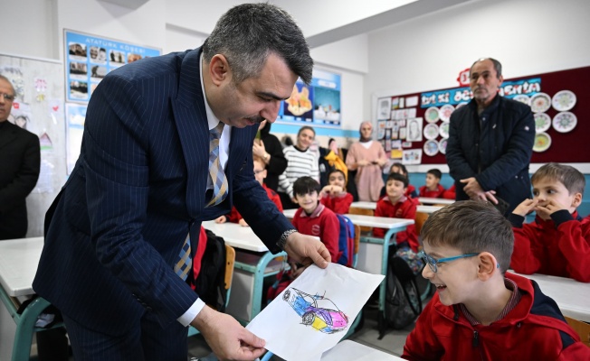 BAŞKAN YILMAZ, ÖĞRENCİLERİN KARNE HEYECANINA ORTAK OLDU