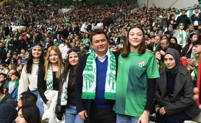 Başkan Aydın, Bursaspor’un maçını öğrencilerle birlikte izledi