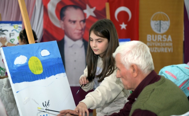 Osmangazili öğrenciler huzurevi sakinleriyle resim yaptı